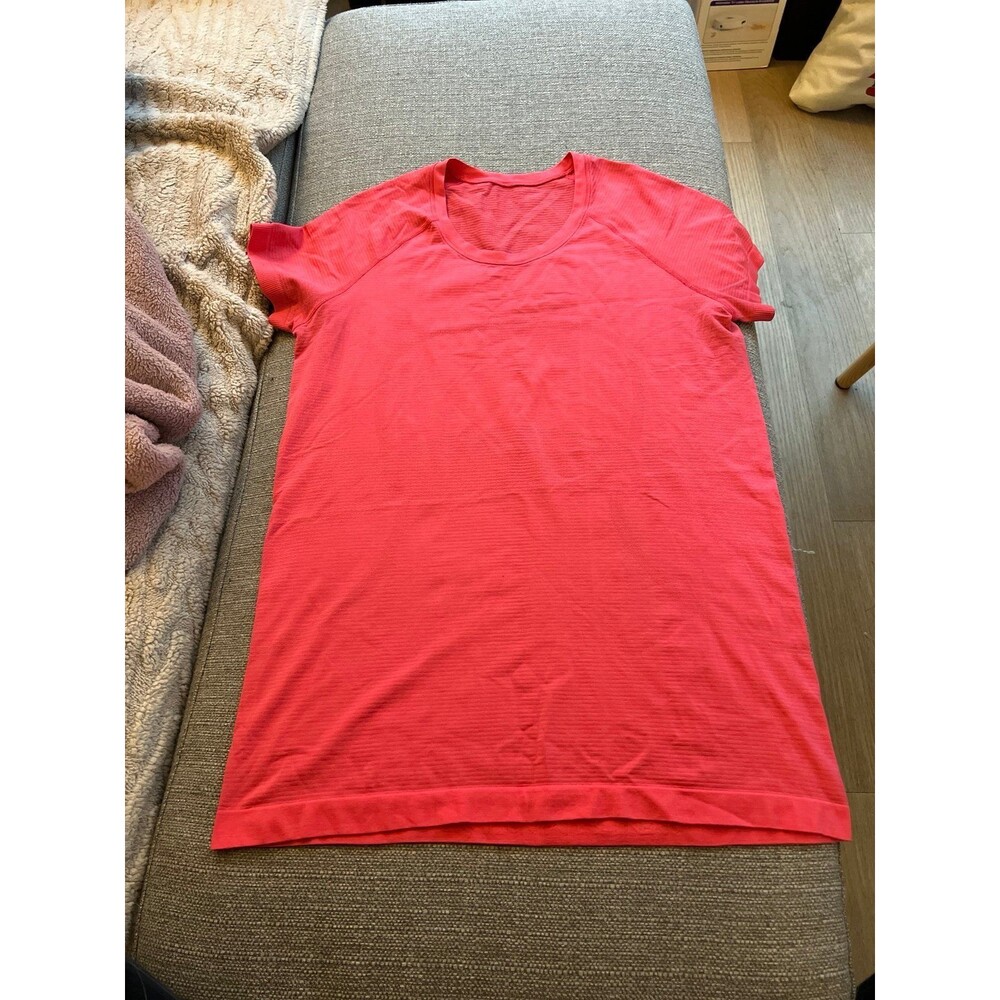 Lululemon Swiftly Tech Short Sleeve Red - Picture 2 of 4